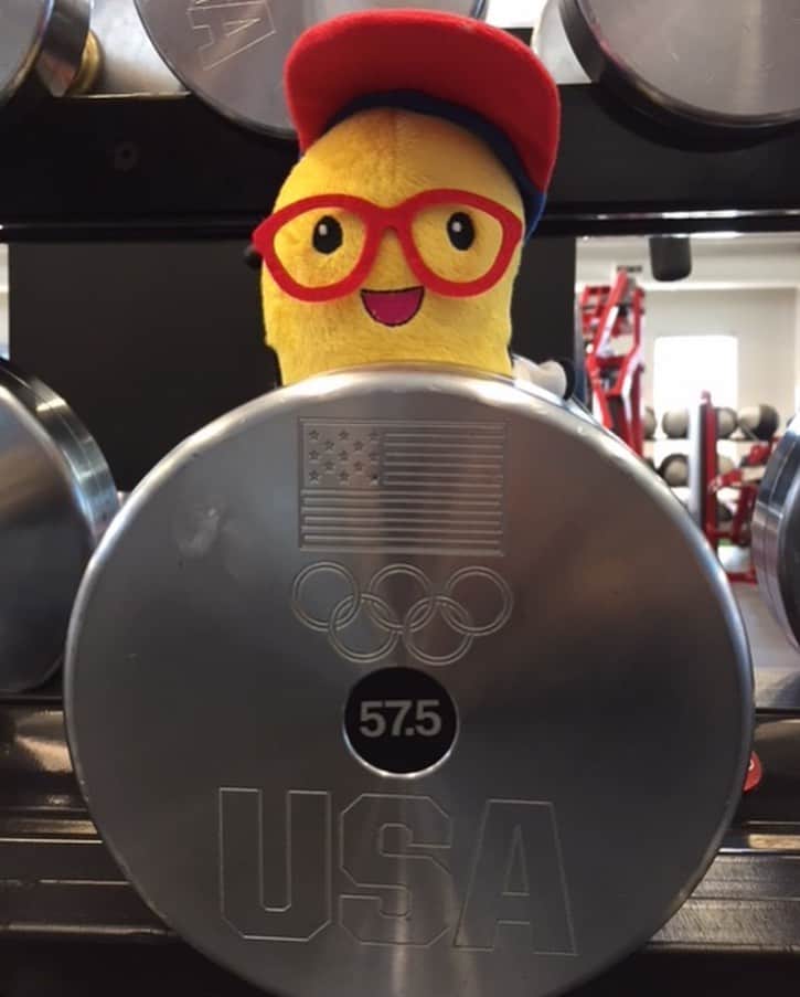 アメリカ大使館さんのインスタグラム写真 - (アメリカ大使館Instagram)「コロラドスプリングスにある、#オリンピック #パラリンピック のトレーニングセンターに、🇺🇸大使館公式#キャラクター の豆夢(トム)くんが遊びに行きました〜っ ココでオリンピックとパラリンピックを目指すアメリカ人選手の皆さんが、色々なトレーニングをしてるんですよ。 . #us #usa #america #teamusa #olympics #paralympics #studyabroad #sports #training #center #character #colorado #coloradosprings #アメリカ #コロラド #留学 #スポーツ #トレーニング #ジム #olympian #paralympian #選手 #海外生活 #夢 #目標 #goforgold #tokyo2020」5月8日 17時33分 - usembassytokyo