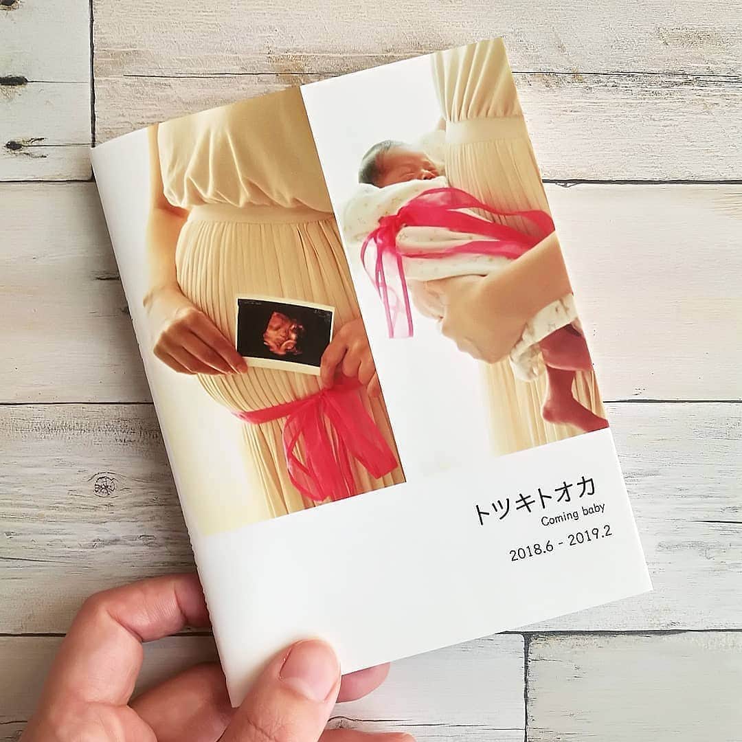 Photobackさんのインスタグラム写真 - (PhotobackInstagram)「本日ご紹介するのは、 ayuko(@ayuko_salad)さまの作品です🧒 . お腹の中の赤ちゃんの成長を記録した “エコーブック”です📓✨ . 『待望の第一子を授かり、 妊娠から出産・退院までを記録しました❣️』 とayuko(@ayuko_salad)さま☺️ . エコー写真の他にも アプリで記録した日記まで！ いつまで経っても 決して色あせない 一冊になっていますね😌 . 『赤ちゃんが生まれるまでの記録、 そして夫婦の想いが 詰まった特別な一冊になりました🎀』 この一冊は、きっとこれからも 家族の中心にありつづけるはず💘 . ayuko(@ayuko_salad)さま、 今回は素敵な作品を ありがとうございました👼 これからの赤ちゃんの成長も ぜひおさめていってくださいね✨ . #photoback #フォトバック #フォトアルバム #フォトブック  #photoback作品紹介2019 #POCKET #photoback新アプリリリース #photoback春の思い出2019 #思い出 #写真 #photo #写真整理 #ママ #マタニティ #マタニティブック #エコー写真 #エコーブック #第一子」5月8日 17時44分 - photoback.jp