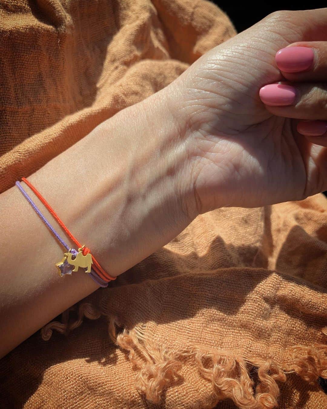 村上沙織さんのインスタグラム写真 - (村上沙織Instagram)「🐪♥️ 新入りはラクダにしました。 一昨年からずっと同じカラーだったから今年は買い足し♥️お気に入りのパープルと合わせて♥️♥️ #マリーエレーヌドゥタイヤック #mariehelenedetaillac」5月8日 17時37分 - rosysaorimonster
