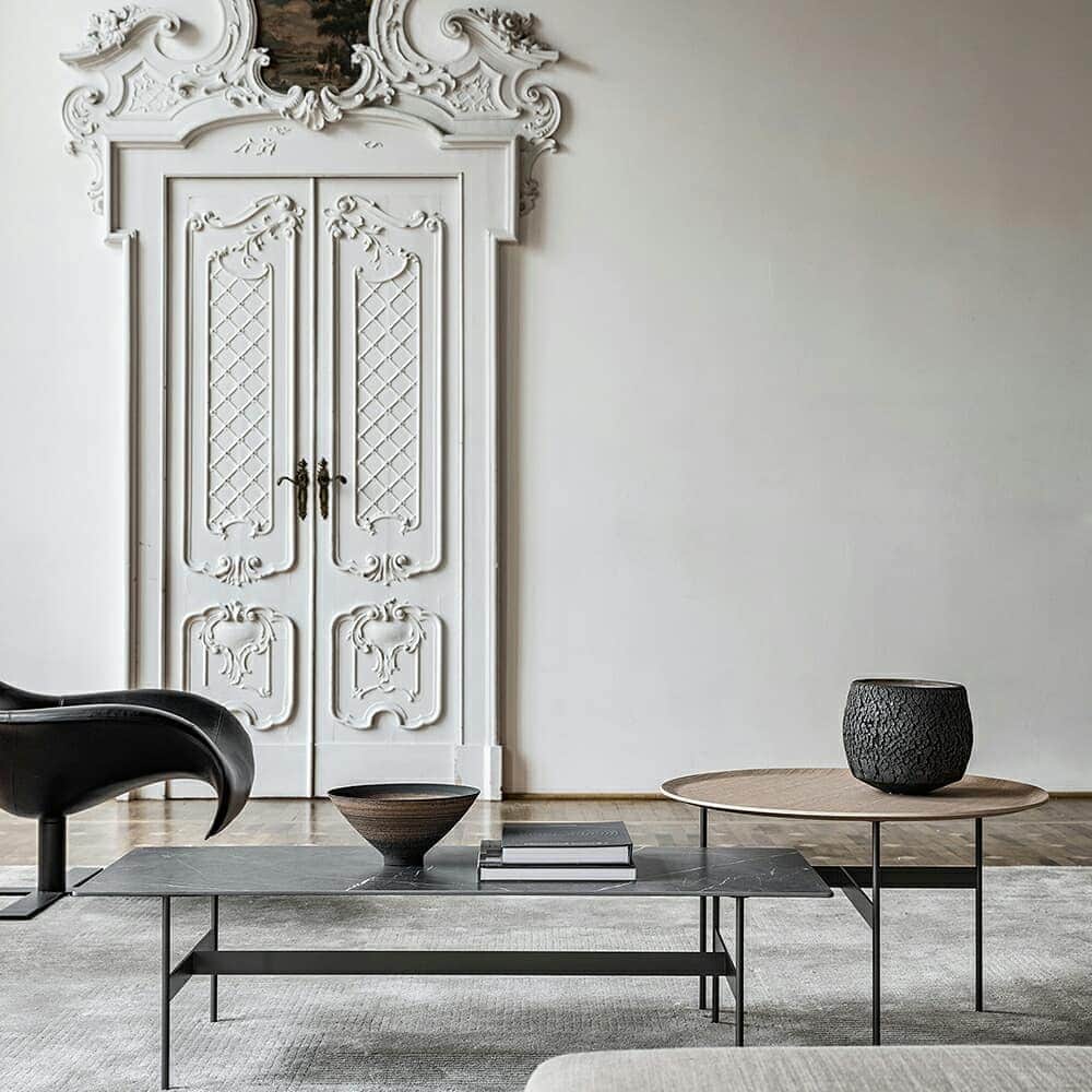 B&B Italiaさんのインスタグラム写真 - (B&B ItaliaInstagram)「Slender and light: Formiche by Piero Lissoni, a collection of small tables in different shapes and heights for proper endless solutions. Photo credits: Salva Lopez . . . #bebitalia #pierolissoni #furnituredesign」5月8日 17時38分 - bebitalia