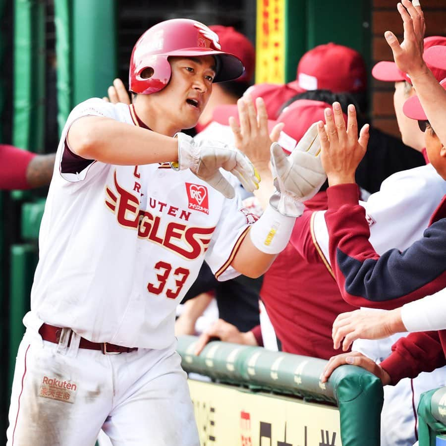 東北楽天ゴールデンイーグルスさんのインスタグラム写真 - (東北楽天ゴールデンイーグルスInstagram)「⚾️ ⚾️E 8x-7 H⚾️ 7点差をひっくり返して大逆転サヨナラ勝利✨✨✨ 最後は辰己選手が決めた‼️猛打賞2打点の活躍‼️ 絶好調のブラッシュ選手が2本の2ランを放ち大暴れ💪🏼 ロングリリーフとなった戸村選手は4回ノーヒット👑 そしてキャプテン銀次選手が5安打と抜群の存在感👍🏼 #rakuteneagles #RESTART #日本一の東北へ #辰己涼介 #ブラッシュ #戸村健次 #銀次」5月8日 17時41分 - rakuten_eagles