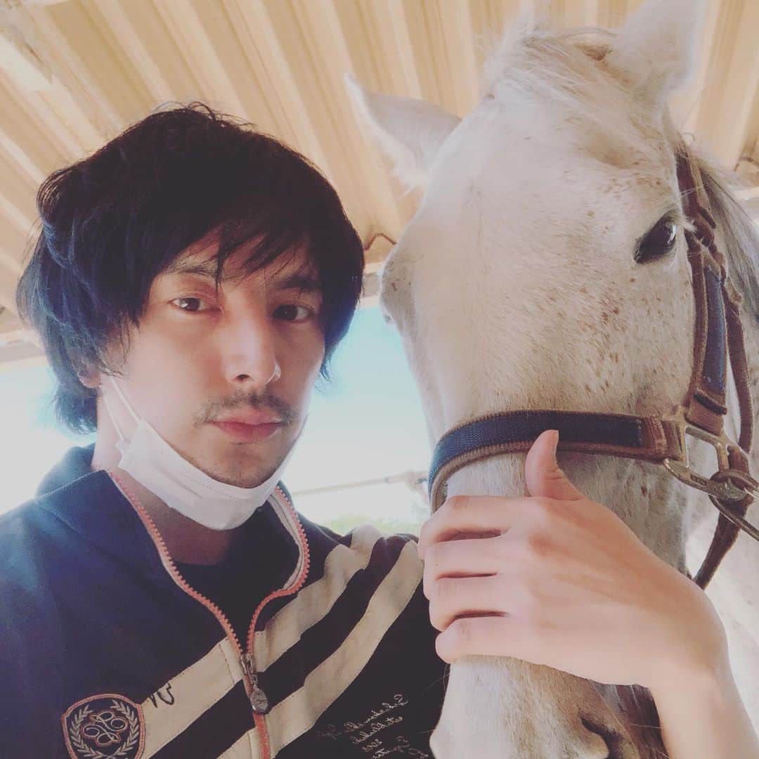 内田滋さんのインスタグラム写真 - (内田滋Instagram)「さーて、今日も久々に乗馬。 最近コンスタントに行けてないなぁ。 ミルキーでドレッサージュ、ティファニーでジャンピング。ティファニーのジャンピングのカンの良さったら！ 乗ってて楽しかった〜〜^_^  #乗馬 #今日は暑かった」5月8日 17時53分 - shige_uchida