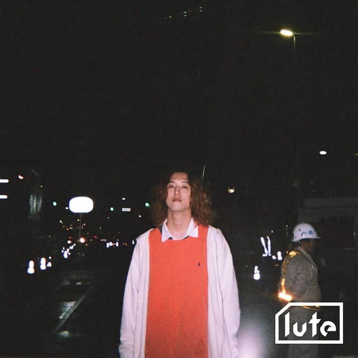 lute / ルーテのインスタグラム：「【Pick Up Artist : キタニタツヤ】 ソロ、バンド、楽曲提供など幅広く活動しているシンガーソングライター・キタニタツヤ(@inunohone)を紹介！ 5月31日には2度目のワンマンライブ「No H(e)aven for Her」を渋谷WWWにて開催🎉 . 左にスワイプしてね👆 . . Music by キタニタツヤ Photo by @rarara_camerara  #lute #lutemedia #music #キタニタツヤ」