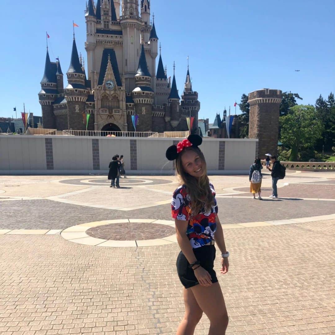 ライリー・デイのインスタグラム：「It really is the happiest place on earth 🤩」