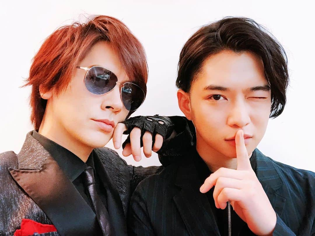 DAIGOさんのインスタグラム写真 - (DAIGOInstagram)「DAIGO'S GLAM VOL.6 ♤YUDAI CHIBA♤  #逆の逆からの逆で #オシャレ #インスタはオシャレ #千葉雄大  @yudaichibaofficial  #ポーズ最高 #かわいい #足立王子 #写真集 #彩り #発売中 #Actor #stylish #vocalist #fashion  #BREAKERZ #DAIGO #DAIGOSGLAM」5月8日 17時50分 - daigo_breakerz_