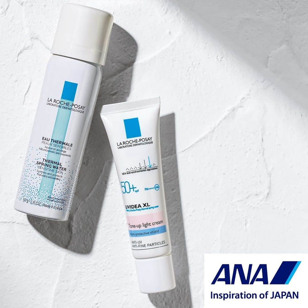 LA ROCHE-POSAY JAPAN ラロッシュポゼのインスタグラム：「. ＼トラベルセットがANA国内線機内にて発売中／ ただいまラロッシュポゼのトラベルセットがANA国内線機内にて発売中！ . セットの中身はこちら↓ 1 トレリアン フォーミングクレンザー(洗顔料) 2 ターマルウォーター(ミスト状化粧水) 3 センシ ホワイト エッセンス(美容液)  4 UVイデア XL プロテクショントーンアップ SPF50+・PA++++(化粧下地・日やけ止め乳液) . 大人気トーンアップUVや、定番のターマルウォーターが入った4点セットです💙 お肌が敏感になりがちな旅行先にも大活躍🌟 ANA国内線機内でしか買えない特別セットなので、搭乗の際はぜひチェックしてくださいね。 ※数に限りがあります。 . #ラロッシュポゼ #乾燥肌 #敏感肌 #低刺激設計 #敏感肌コスメ #スキンケア #ドクターズコスメ#ANA#国内線#機内販売」
