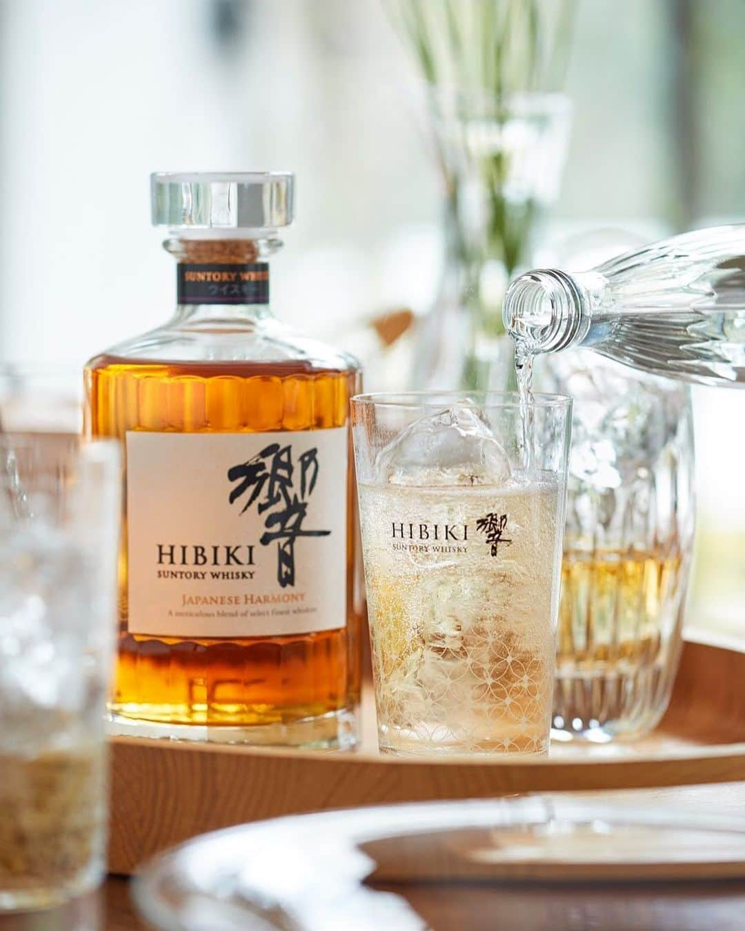 響 | SUNTORY WHISKY HIBIKIさんのインスタグラム写真 - (響 | SUNTORY WHISKY HIBIKIInstagram)「. HIBIKI TIME 華やかに香り立つ、響JAPANESE HARMONYハイボール Savor the elegant aroma of HIBIKI JAPANESE HARMONY with soda.  #響 #hibiki #響時間 #二十四節気 #立夏 #夏 #初夏 #room #withnature #homeparty」5月8日 18時01分 - suntorywhisky_hibiki