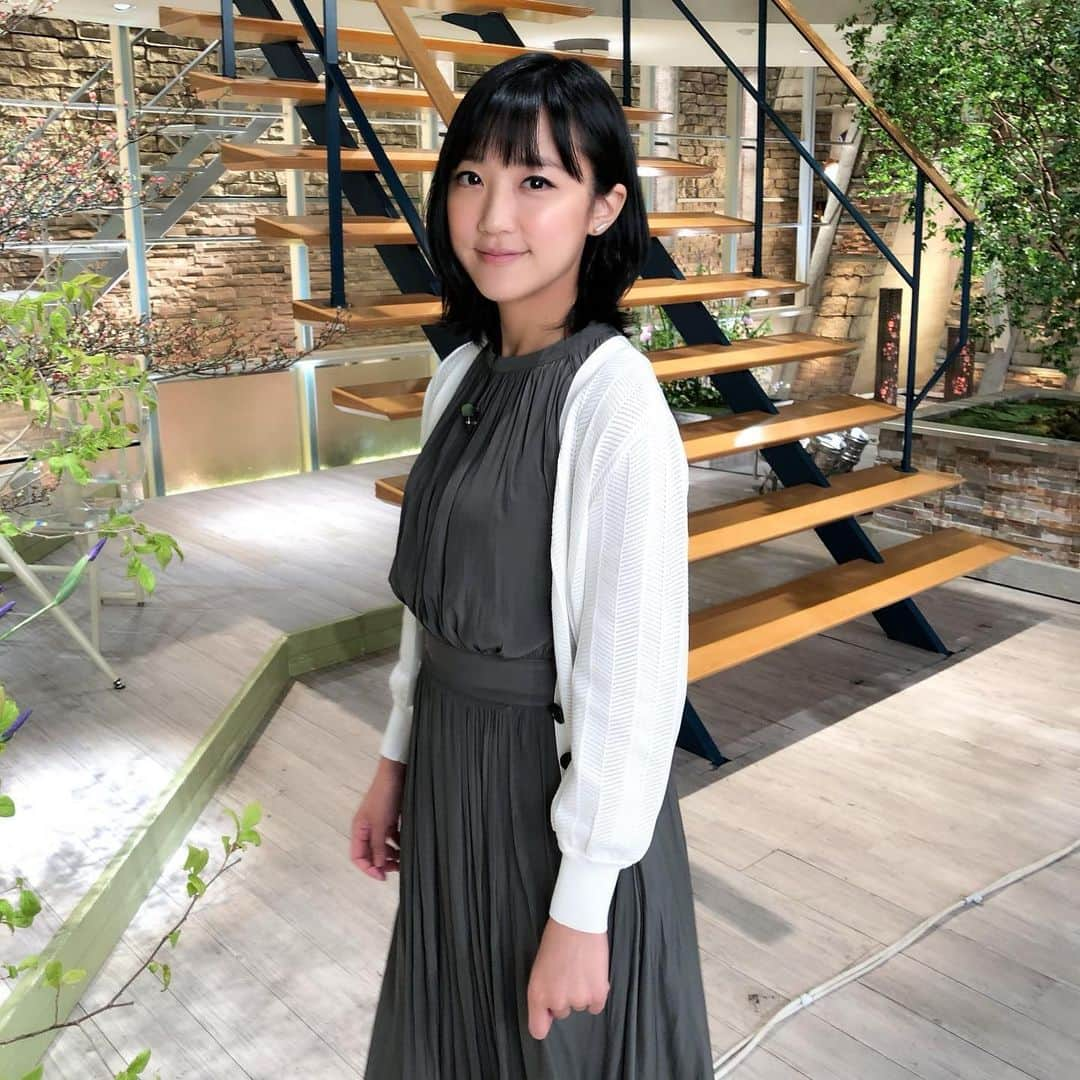 竹内由恵さんのインスタグラム写真 - (竹内由恵Instagram)「更新が遅くなってしまいました！先週の報道ステーションの衣装をご紹介します✨今日も東京は気持ちの良い天気でしたが、衣装も半袖が多くなってきました^_^  1枚目 ブラウス・スカート NOLLEY'S(ノーリーズ) 2枚目 カーディガン・ワンピース EPOCA THE SHOP(エポカ ザ ショップ) 3枚目 ブラウス・スカート AMACA(アマカ) 4枚目 ブラウス・スカート INED(イネド) 5枚目 カーディガン・パンツ NOLLEY'S(ノーリーズ)  #nolleys #epocatheshop #amaca #ined #アナウンサー衣装」5月8日 18時02分 - yoshie0takeuchi