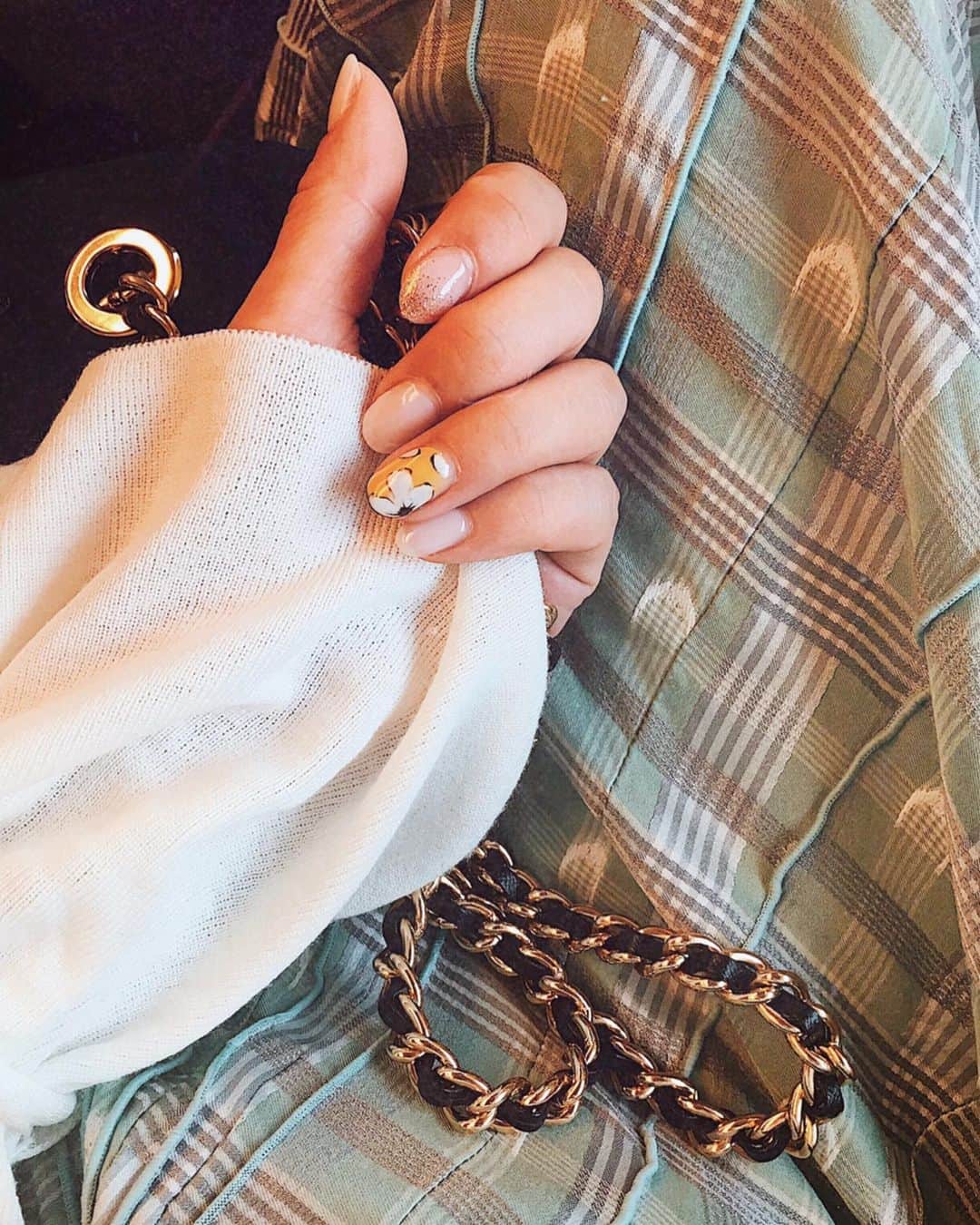 pisatamagoさんのインスタグラム写真 - (pisatamagoInstagram)「igで知り合った美人のまゆみちゃんのネイルに影響されて、ビタミンカラーにしてみました🧡💛💚 ☻ ☻ #nails#nail#nailstagram#ネイル#ネイルデザイン#ネイルデザイン」5月8日 17時54分 - audreysunnyday