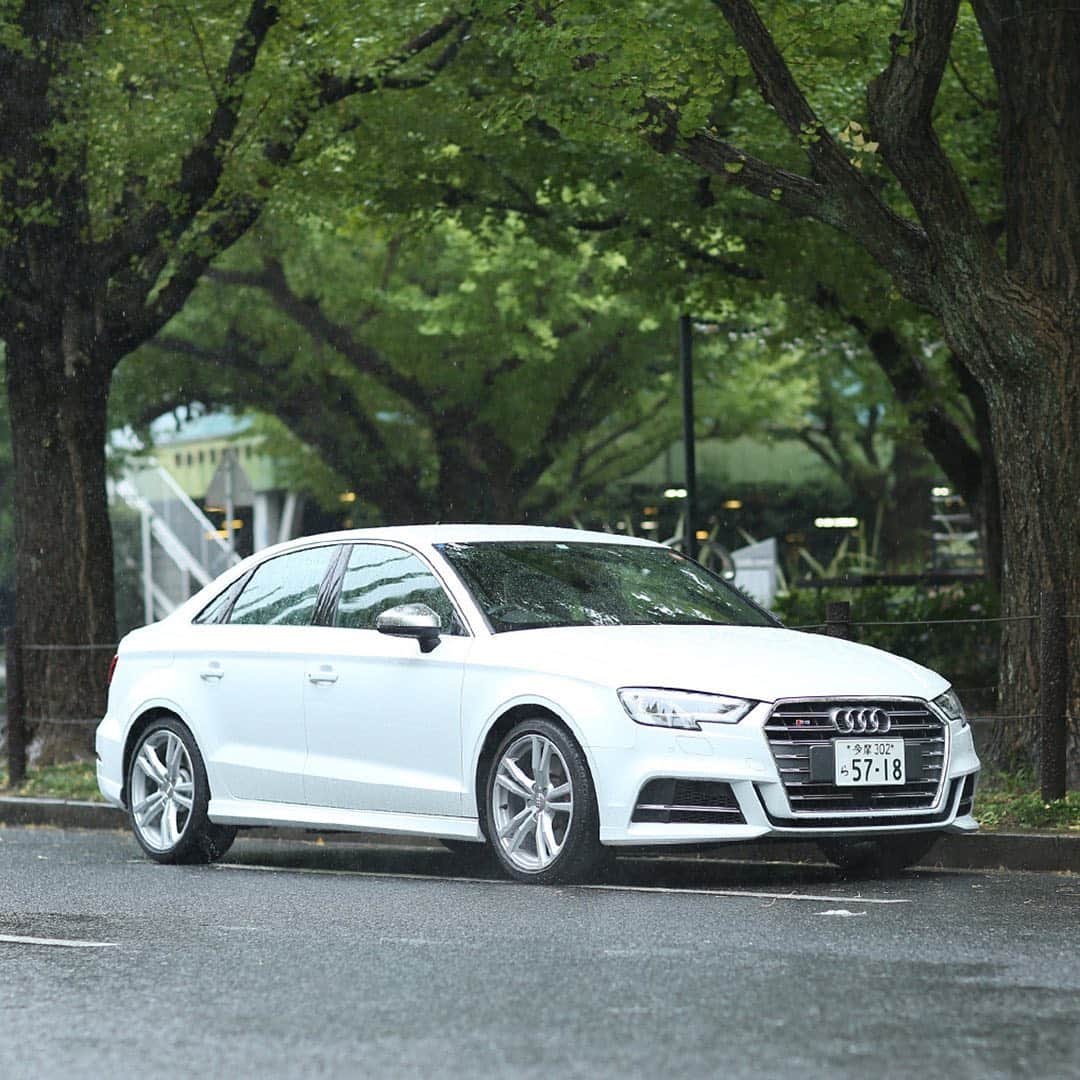 Audi Japan Sales / アウディジャパン販売さんのインスタグラム写真 - (Audi Japan Sales / アウディジャパン販売Instagram)「quattroを搭載した高性能コンパクトセダン#AudiS3 で、雨の日も爽快なドライブを。 ・ 現在#AJS では「Audi Beautiful Harmony Fair」を実施中。期間は5/12(日)まで。 @audi.japan.sales -- #Audi #S3 #S3Sedan #MyAudi #Audistyle #car #アウディ #ドライブ #車 #愛車 #外車 #ドイツ車 #車好き #車好きな人と繋がりたい #アウディ女子 #車好き男子」5月8日 18時00分 - audi.japan.sales