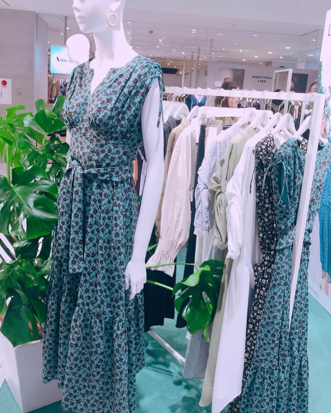 三浦泉さんのインスタグラム写真 - (三浦泉Instagram)「💗 ルミネ新宿2 🎀 2階〜LADY MADE 👗POPUP SHOP に行って来ました🎈 *  ウエストがシェイプされてリボン付きのブラウスをお買い物 したよ♥️❤️💗 *  画像2枚目 異素材のパフスリーブと迷った末に 1枚目のブラウスに👗🎈💕 *  スタイル良く見えて 色々なお洋服に合わせやすそう🎉👗💕 *  新宿ルミネ２で5/26までこちらの催事 開催中❣️ *  #ladymade  @ladymade_official #新宿ルミネ2 #お買い物 #shopping  #夏服 #コーデ #コーディネート」5月8日 18時02分 - princessizu1201