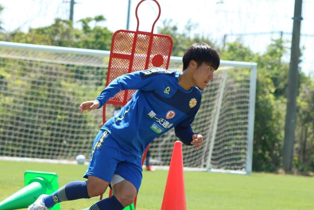 ギラヴァンツ北九州さんのインスタグラム写真 - (ギラヴァンツ北九州Instagram)「12日の福岡県サッカー選手権大会決勝に備え、本日より天皇杯ボールを入れてのトレーニング⚽️ . #giravanz #kitakyushu #北九州 #天皇杯ボール #打越大樹 #新井博人 #本山雅志 #藤原奏哉 #川島大地 #茂平 #町野修斗 #ディサロ燦シルヴァーノ」5月8日 18時04分 - giravanz_kitakyushu