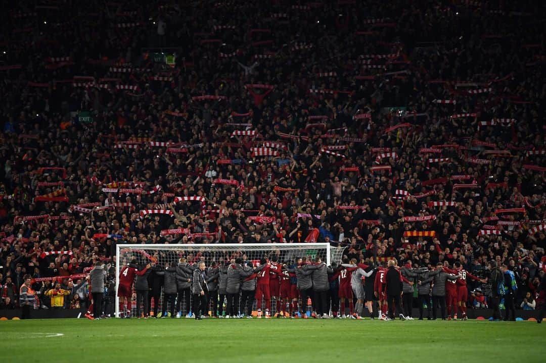 ジョーダン・ヘンダーソンさんのインスタグラム写真 - (ジョーダン・ヘンダーソンInstagram)「A night I will always remember. Thank you to my team mates and thank you Anfield. #YNWA」5月8日 18時19分 - jhenderson