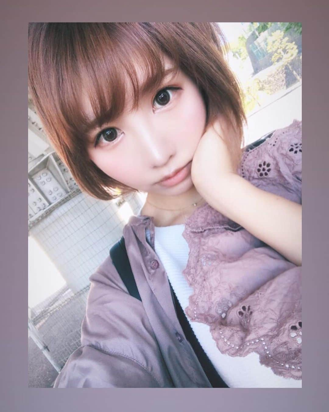 しらほしなつみさんのインスタグラム写真 - (しらほしなつみInstagram)「❤︎ 袋に入ってるペコちゃんのペロペロキャンディ買ったんだけど8割ボロボロに割れてて開封できなくて泣いた。 生き残ってるやつらに賄賂って書いてマネージャーたちにあげてきた。 飴ちゃん効果あるかなー🍭 ・ #me #自撮り #自撮り女子 #セルフィー #model #cosplayer #コスプレイヤー #カラコン #ショートヘア #ショートカット #makeup #メイクアップ #instagood #instalike #followｍe #follow #フォローミー #粉我 #动漫 #角色扮演 #角色扮演者 #팔로우 #셀스타그램 #코스프레 #애니메이션」5月8日 18時12分 - shirahoshi.natsumi