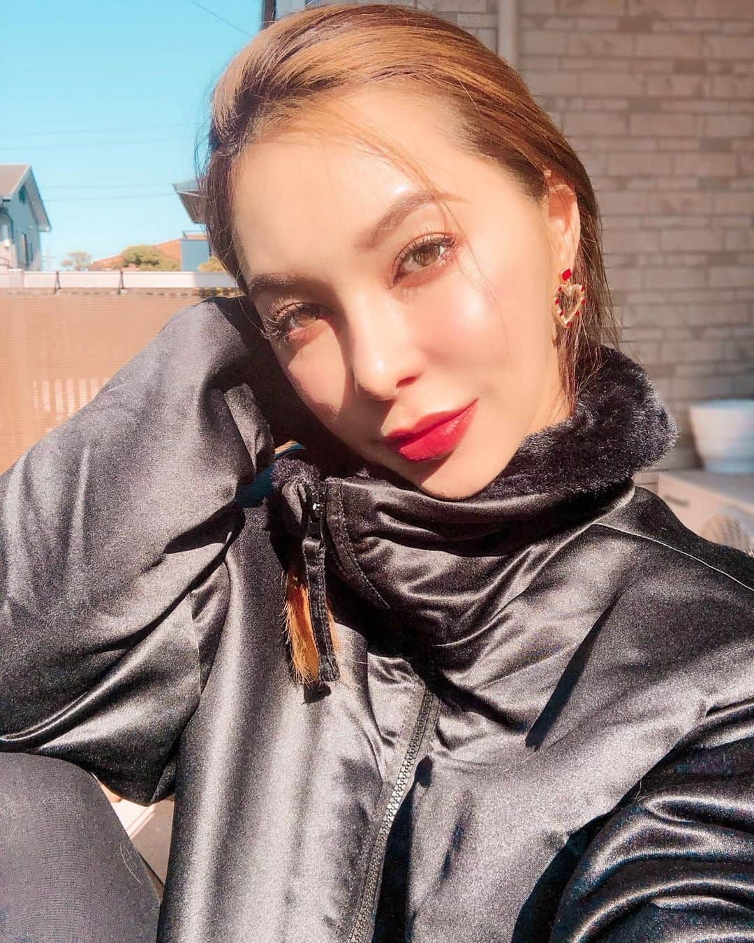 Gabrielaさんのインスタグラム写真 - (GabrielaInstagram)「🌞🌞🌞 Be positive . . . . . . #love #mua #makeup #orangemakeup #guerlain #maquiagem #sol #晴れ女 #メイク #メイク動画 #オレンジメイク #インスタグラマー」5月8日 18時16分 - rkgabriela