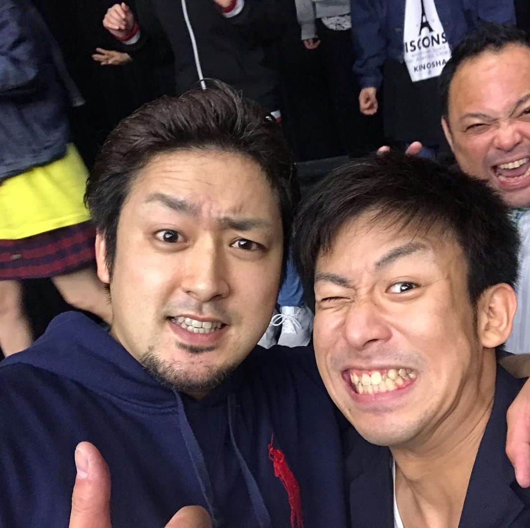 菊地浩輔さんのインスタグラム写真 - (菊地浩輔Instagram)「G.Wにごっちり演じさせてもらいました！ 劇団クラゲ荘 「才能の無いぼくら」 みんなで突っ走った5日間9公演でした！！ 今回の作品に関われた事が今後の自分の財産になると思える舞台でした！ 主演の幸さん！ 桂さん！ 順平くん！ 足木くん！ 茶谷さん！ ヒデさん！ 新村ちゃん！ 橘さん！ 雨ちゃん！ みきちゃん！ にゃんちゃん！ たいちゃん！ 宇都宮くん！ 大谷くん！ 金岡くん！ 川崎くん！ 平くん！ 富永さん！ 永松さん！ 汐風さん！ 木村さん！ 佐藤さん！ 冬子さん！ 竹内さん！ せいちゃん！ 遊喜師匠！ そして、 脚本演出の万吉さん！！ ありがとうございました！！ 稽古から本番終わるまでの約1ヶ月間、ホントに濃い時間を過ごさせてもらいました！！ なのに！万吉さんと幸さんと写真撮り忘れた！！！ なーにやってんだかよ！  #劇団クラゲ荘 #才能の無いぼくら #演劇 #芝居」5月8日 18時21分 - okikusaaan