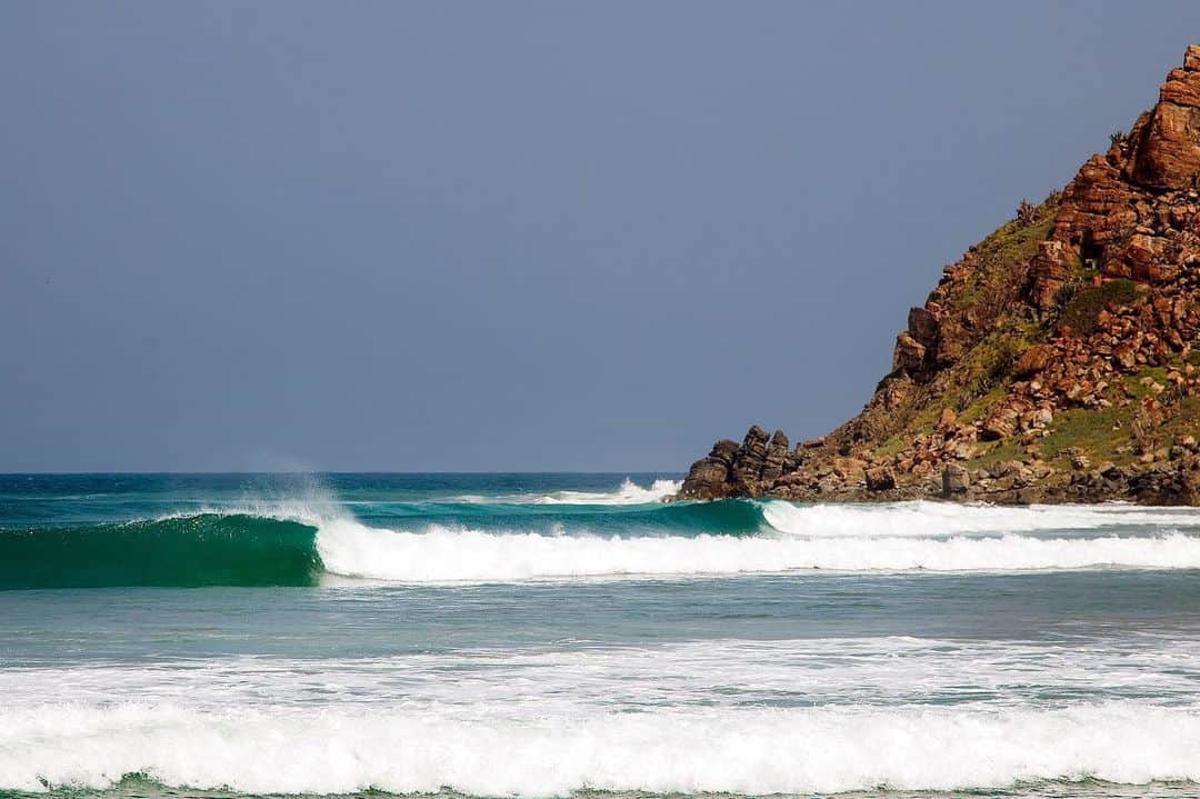 surflineさんのインスタグラム写真 - (surflineInstagram)「Breaking: An industrial port is threatening Salina Cruz’s Punta Conejo (pictured.) “We’re not against the project, we are just against it happening at Punta Conejo,” says longtime Oaxaca surf guide, David Ramirez, about the Interoceanic Corridor project. Full story on the site now. 📷: @mattkurvin」5月8日 18時24分 - surfline
