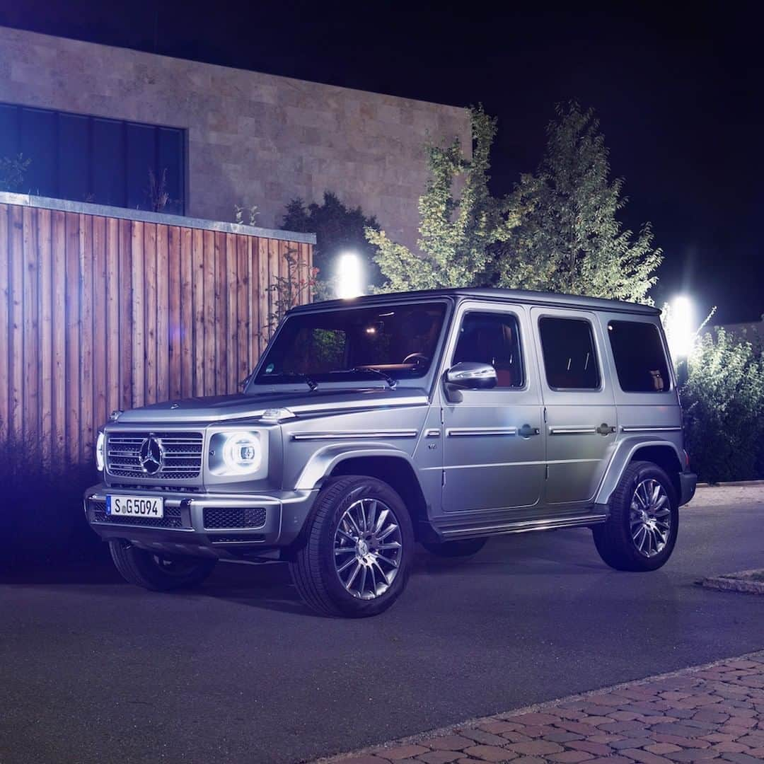 メルセデス・ベンツさんのインスタグラム写真 - (メルセデス・ベンツInstagram)「The stars come out at night. 🌟 📸: @prismview for #MBsocialcar  #GClass #Strongerthantime #GWagon #Mercedes #MercedesBenz #Icon #Luxury #nightlights #nightout #InstaCar #Performance」5月8日 18時30分 - mercedesbenz