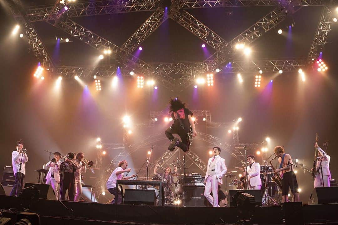 猪狩秀平さんのインスタグラム写真 - (猪狩秀平Instagram)「♪ . HEY-SMITH & Tokyo Ska Paradise Orchestra🔥🔥🔥 . At Saitama Super Arena⚽️ . Photo by 釘野孝宏 . #heysmith  #東京スカパラダイスオーケストラ」5月8日 18時42分 - hey_igari_0131