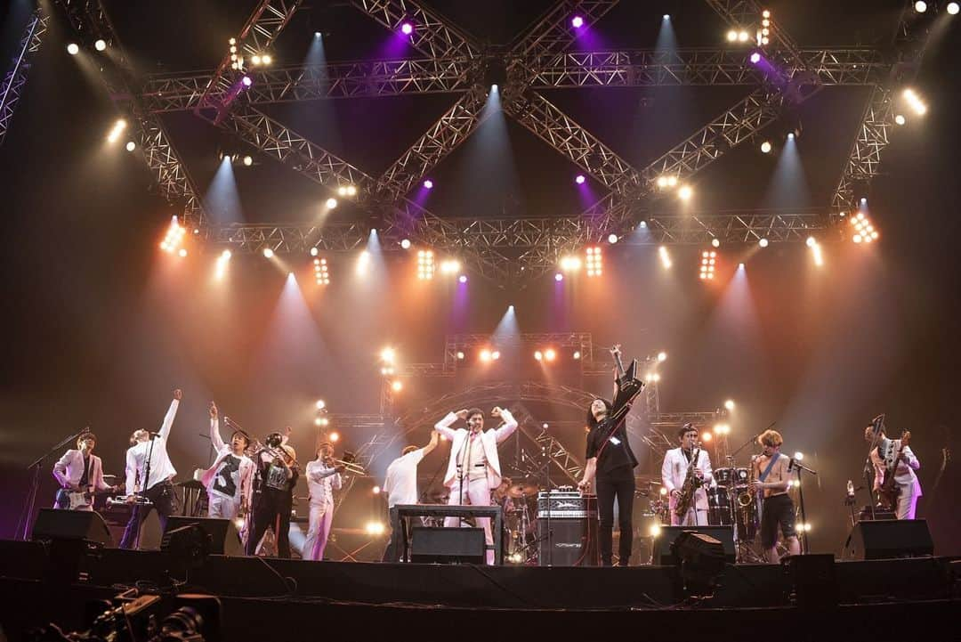 猪狩秀平さんのインスタグラム写真 - (猪狩秀平Instagram)「♪ . HEY-SMITH & Tokyo Ska Paradise Orchestra🔥🔥🔥 . At Saitama Super Arena⚽️ . Photo by 釘野孝宏 . #heysmith  #東京スカパラダイスオーケストラ」5月8日 18時42分 - hey_igari_0131