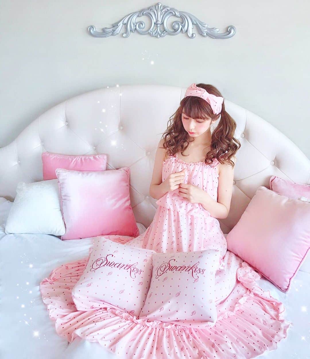 たんりいさんのインスタグラム写真 - (たんりいInstagram)「. . @universalportvita へお泊り🌸🌸🌸 ピンクのお部屋でめっちゃ可愛くて この為にルームウェアGETしたのっ💕 . SwankissとVirgirlのコラボの ルームウェア💓あずりいでお揃い🎀 . . #hoteluniversalport #hotel #girls #roomwear #pajamas #swankiss #virgirl #pinkroom #pink #pinkhotel #ホテルユニバーサルポートヴィータ #ホテルユニバーサルポート #ユニバホテル #ピンクホテル #スワンキス #ルームウェア #パジャマ」5月8日 18時51分 - tanrii97
