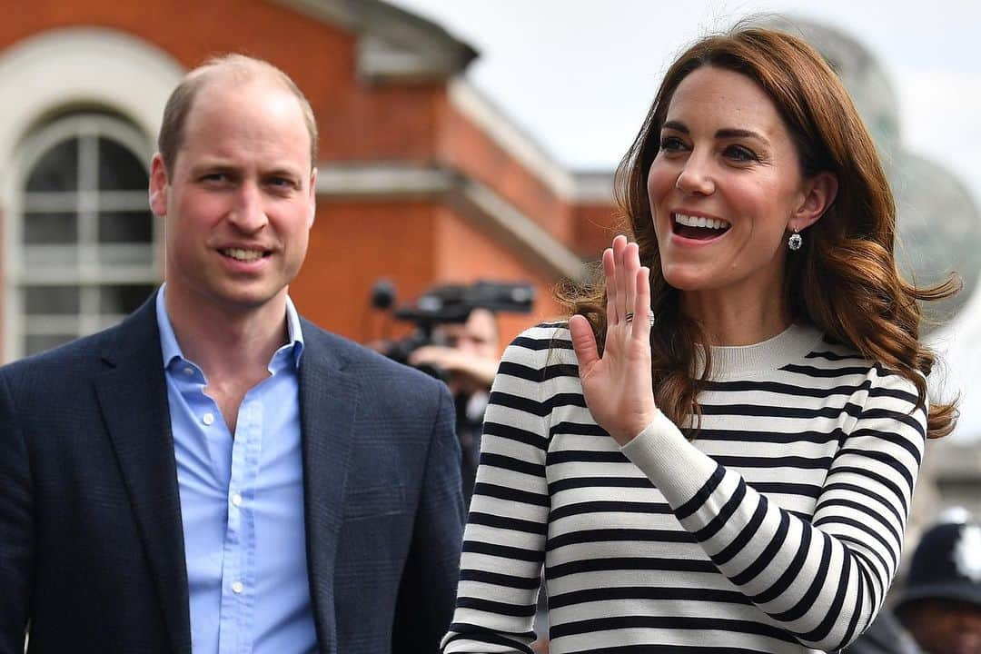 ロイヤル・ファミリーさんのインスタグラム写真 - (ロイヤル・ファミリーInstagram)「The Duke and Duchess of Cambridge will host the inaugural regatta The King’s Cup this summer to raise awareness and funds for eight charitable of which Their Royal Highness’s are Patrons.  The Duke and Duchess will compete as skippers of individual sailing boats in an eight-boat regatta race in August on the Isle of Wight. The winning team will be awarded The King’s Cup, a historic trophy first presented by King George V at Cowes’ Royal Yacht Squadron in 1920.  Follow @kensingtonroyal for more.」5月8日 18時53分 - theroyalfamily