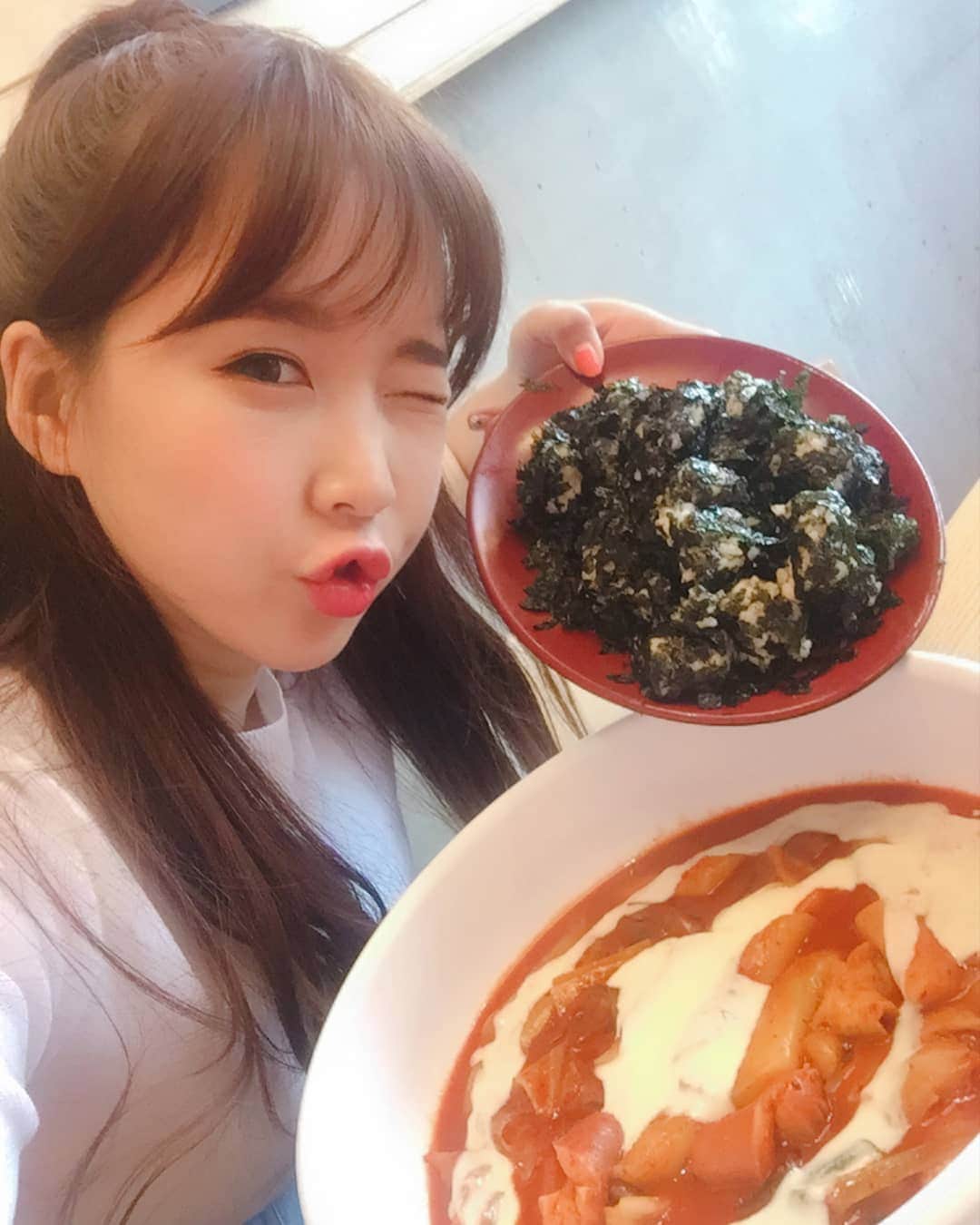 ウェイ のインスタグラム：「행복이 별거입니까💕😙 #엽떡 #중국당면 #최고야 #다이어트끝 #다신안함」