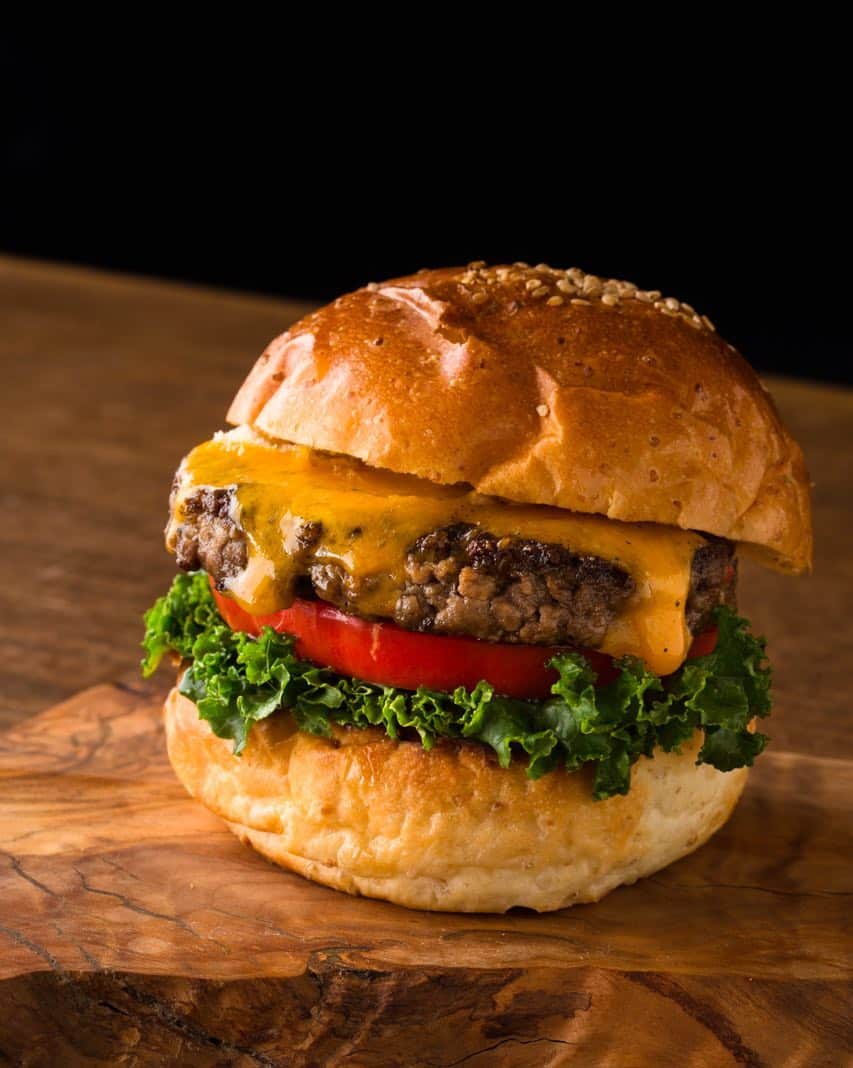 ゼストキャンティーナさんのインスタグラム写真 - (ゼストキャンティーナInstagram)「Our thick and juicy burger is one of our most popular menu items // #zestcantina #zest #ゼスト #ゼストキャンティーナ #タコス #テックスメックス #tacos #texmex #tokyo #japan #foodstagram #foodporn #zestburger #ゼストバーガー」5月8日 18時59分 - zestcantina_gd