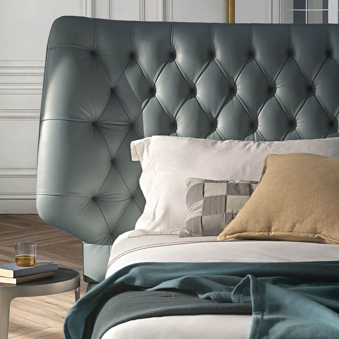 Natuzzi Officialさんのインスタグラム写真 - (Natuzzi OfficialInstagram)「Bring to your bedroom the comfort of our Dolcevita bed: a padded headboard and the glamour retro style for a very strong personality. #Natuzzi #NatuzziItalia #comfort #elegance #design #lifestyle #style #fashion #furniture #homefurniture #puglia #apulia #madeinitaly #living #interiordesign #decor #homedesign #inspiration #instadesign #italianstyle #homedecor」5月8日 19時00分 - natuzzi