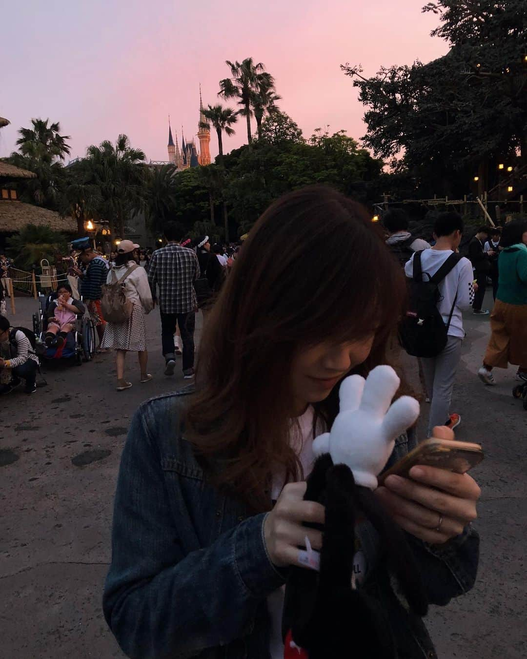 阿部紫夕那さんのインスタグラム写真 - (阿部紫夕那Instagram)「. お姉ちゃん家族とTDL❤️ 楽しかったぁぁぁ😍💓 姪っ子ちゃんの成長が本当に早い！ . #disney #disneyland #tokyodisneyland #東京ディズニーランド #ディズニー #ディズニーランド #tdl #ミッキー #mickey #mickeymouse #ミッキーマウス #ミニーマウス #ミニー」5月8日 19時08分 - shunatan317