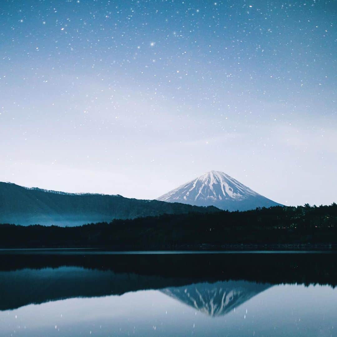 fuka_09さんのインスタグラム写真 - (fuka_09Instagram)「﻿ Starry night﻿ ﻿ *:･﻿ ﻿ #富士山 #西湖﻿」5月8日 19時08分 - fuka_09