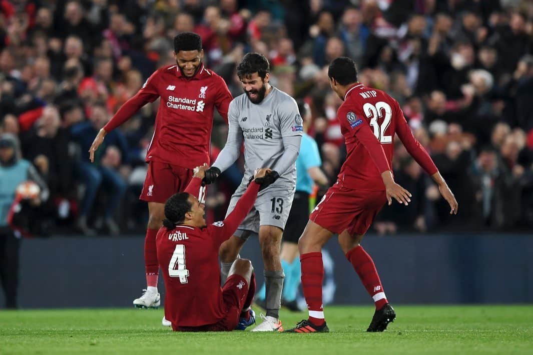 ビルヒル・ファン・ダイクさんのインスタグラム写真 - (ビルヒル・ファン・ダイクInstagram)「Unbelievable night. So proud of these players and this club. A night I’ll never forget #YNWA 😄🔥」5月8日 19時16分 - virgilvandijk