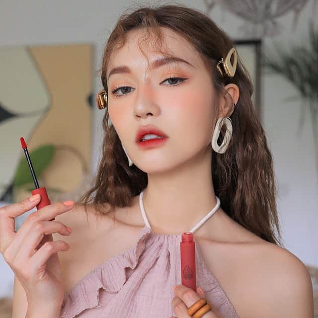 3CE Official Instagramさんのインスタグラム写真 - (3CE Official InstagramInstagram)「#3CE_NEW 탁하지 않은 딥한 레드로 분위기 충전 완료💄 3CE SMOOTHING LIP TINT #VINTAGEBRICK #3ce #3cesmoothingliptint #smoothingliptint」5月8日 19時17分 - 3ce_official