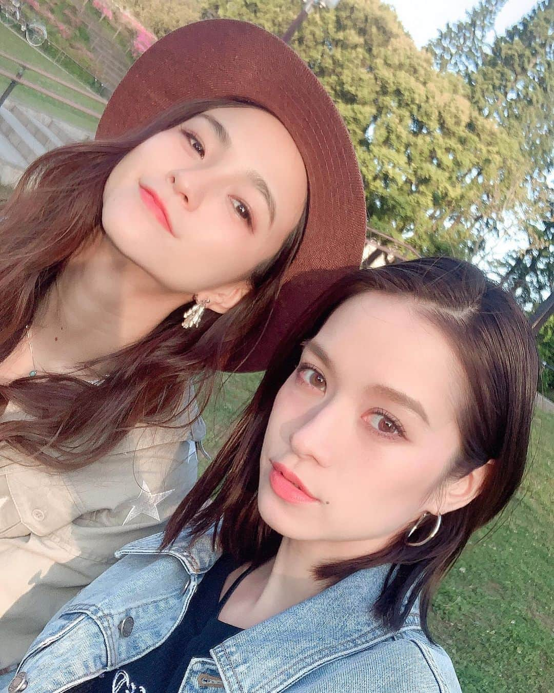 大森美知さんのインスタグラム写真 - (大森美知Instagram)「あーーらぶ💖 公園にお散歩しにきた💖 リップグロスに虫がついて 大変でした🦟🗯 久しぶりだ#れおみち ✨ 大好きだ妹💖 _______________________________ #熊本人 #がまだすばい #love  #それでは聴いてください #コイセヨワタシ #leola #大森みち」5月8日 19時19分 - michi_oomori_official