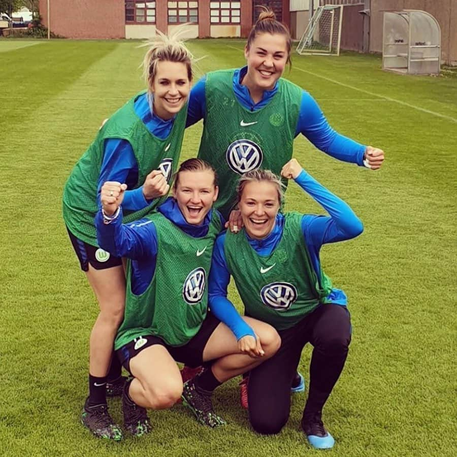 レナ・ゲースリンクさんのインスタグラム写真 - (レナ・ゲースリンクInstagram)「Yeah, Team JÄGER Meister🔥 #funtraining #goodteam #sieger #teamgreen #vflwolfsburgfrauen」5月8日 19時27分 - lena_goessling