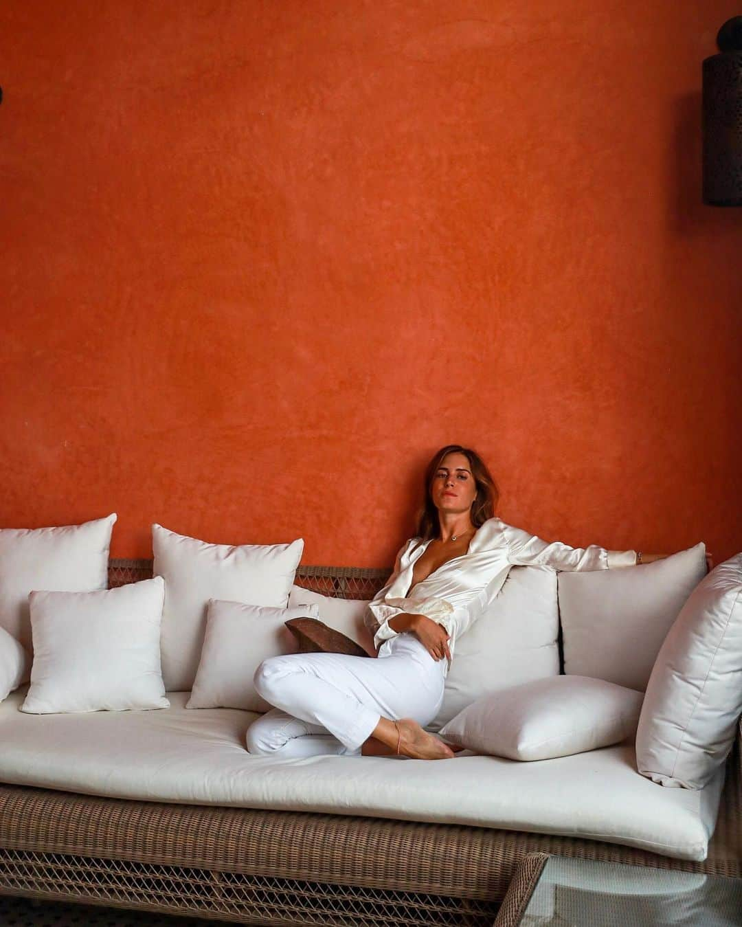 ガラ・ゴンザレスさんのインスタグラム写真 - (ガラ・ゴンザレスInstagram)「wearing @amlul and feeling like maybe I should make this set in terracota for the next drop #NoMoreSeasons . .  @selmanmarrakech #selmanmarrakech」5月8日 19時45分 - galagonzalez