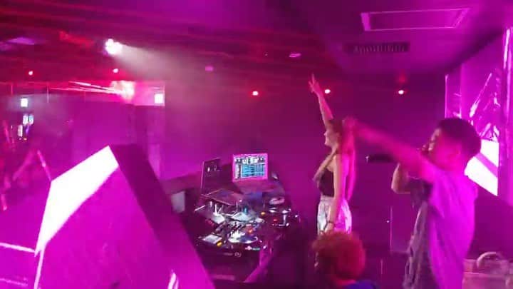 鈴木まりなのインスタグラム：「lit🔥  #dj #girlsdj #femaledj #asiandj #Japanesedj #djlife #djingismylife #djinglife #djlifestyle」