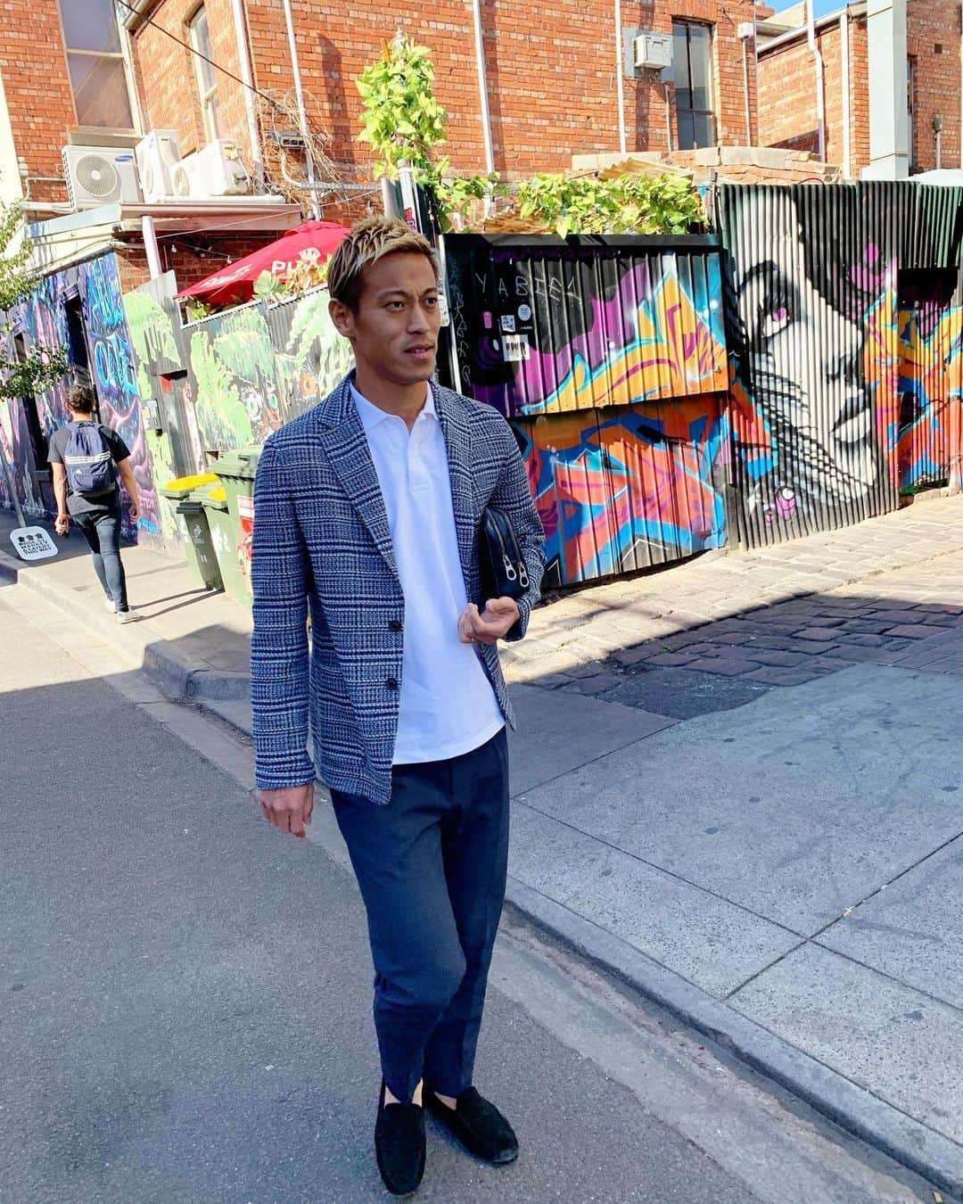 本田圭佑さんのインスタグラム写真 - (本田圭佑Instagram)「Walking down the street. #melbourne #wallart」5月8日 20時04分 - keisukehonda