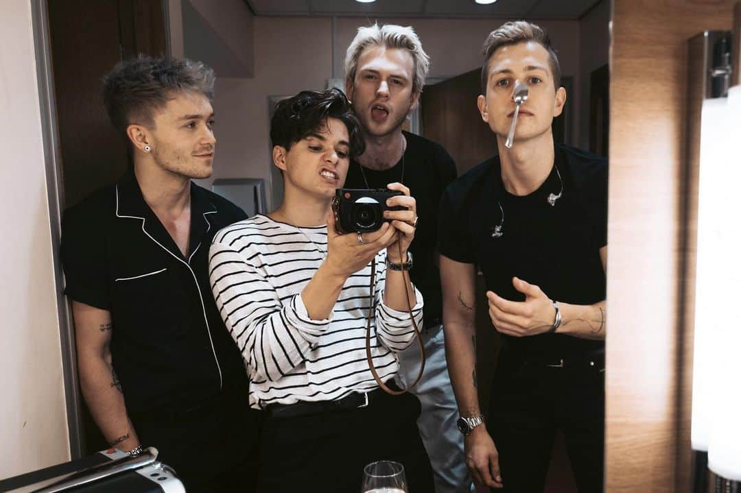 The Vampsさんのインスタグラム写真 - (The VampsInstagram)「Awesome night in Sheffield 🙏🏻🥄 #fourcornerstour」5月8日 19時58分 - thevamps