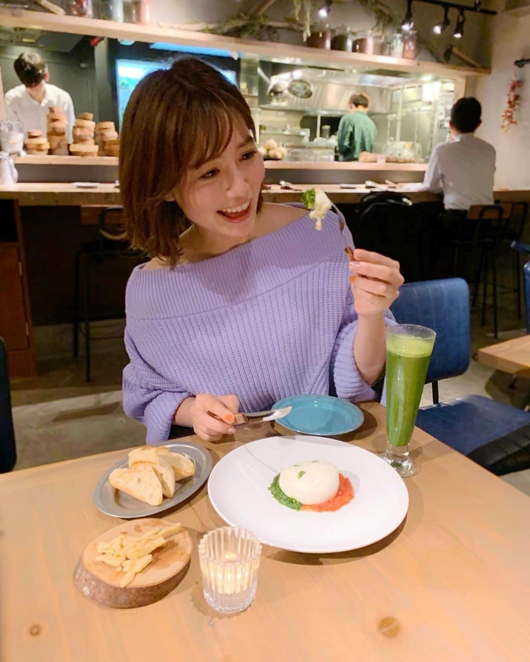 石井里奈さんのインスタグラム写真 - (石井里奈Instagram)「こんばんは🥺💕 . 今夜は里奈ログ😋😋🥂 . 昨日は仲良しの波子とゆきなと4/20にオープンしたばかりの🍅WE ARE THE FARM🥬目黒で女子会ディナー😆🥂 . 美味しい無農薬のお野菜をたっぷりたべて、すごく体に良い夜ご飯❤️ . 乾杯はもちろん、ケールビール🍺🥬（すっごく飲みやすい苦くない健康ビール！） . 昨日ストーリーでも紹介してたのは大好きな看板メニュー✨✨ 世界一のトマト　ケールのジェノベーゼとブラータチーズ🍅🥬🧀❤️ . チーズがさらに美味しくなっててびっくり🤭🥺重たくなくつるんと軽く食べれちゃう🥺🥺 もちもちで弾力もあってすっごくおいしかった〜🤤🤤💕 . バーニャカウダもすごく美味しくて、紅はるかはすごく甘くてとろとろ🤭 なかなか食べれない大きな勝ごぼうやホクホクで甘いえびいもと里芋にとろとろの玉ねぎ🤭ぜーんぶ美味しかった😂💕 . お肉もデザートもたらふく食べて飲んで大満足❣️ガールズトークもくだらない話ばかりだったけど楽しくてあっという間でした😆🤙✨ . また行きたいな〜！場所も駅近でよかったよん💕💕 . 今日もお疲れ様でした❤️ . @wearethefarm.meguro  #wearethefarmmeguro #野菜 #ヘルシー #サラダ #バーニャカウダ #女子会 #ビール #ビール女子 #beer #ビール好き #目黒 #meguro #りなまるグルメ #グルメ #dinner #夜ご飯 #salad #healthyfood #tomato #cheese #チーズ #チーズ好き #food #vegetable #farm #農園 #農場 #野菜好き #飲み放題」5月8日 19時59分 - ri7tin1025