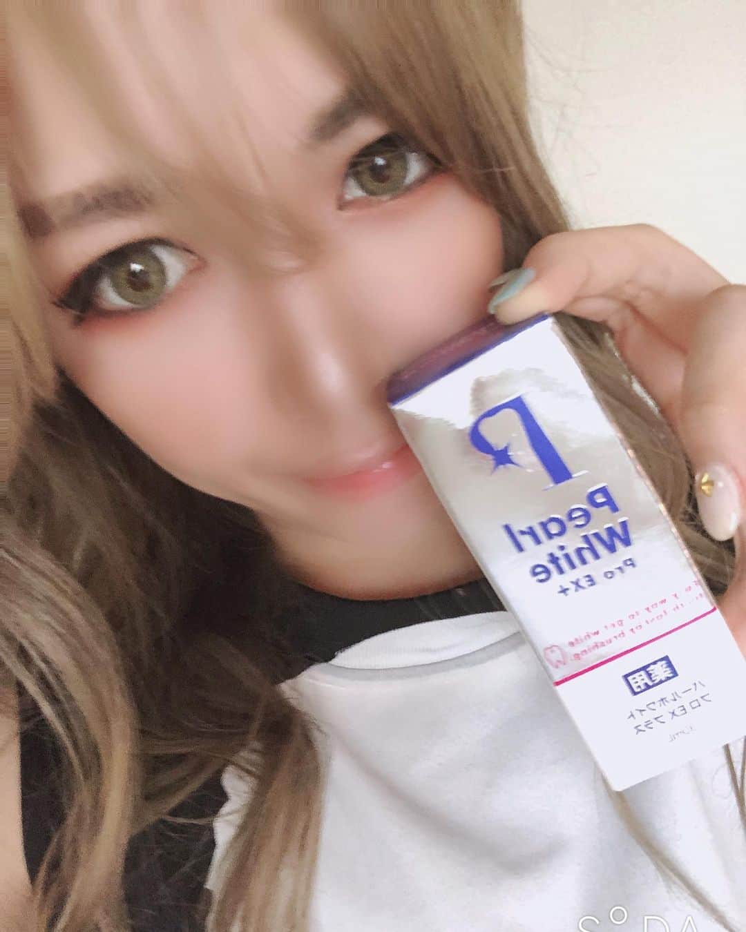 倖田梨紗のインスタグラム：「ストーリーに載せたのコレだよ😋 @pearlwhitepro #パールホワイトプロ #ホワイトニング #ホームホワイトニング」