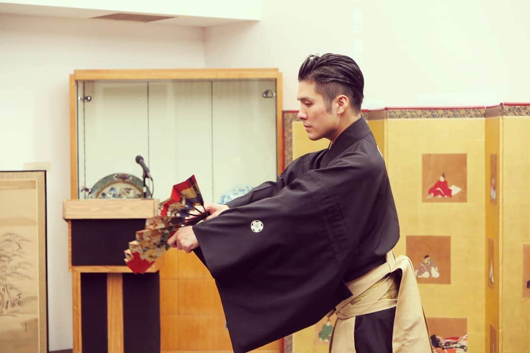 梅川壱ノ介（舞踊家）のインスタグラム：「アメリカで踊った、静御前の儚く、悲しいと物語。  涙する方も居ました。 本当に嬉しかった。  #梅川壱ノ介 #日本舞踊 #舞踊家 #静御前 #アメリカ #大学巡業  #ロサンゼルス #umekawaichinosuke #japaneseculture  #california  #losangeles」