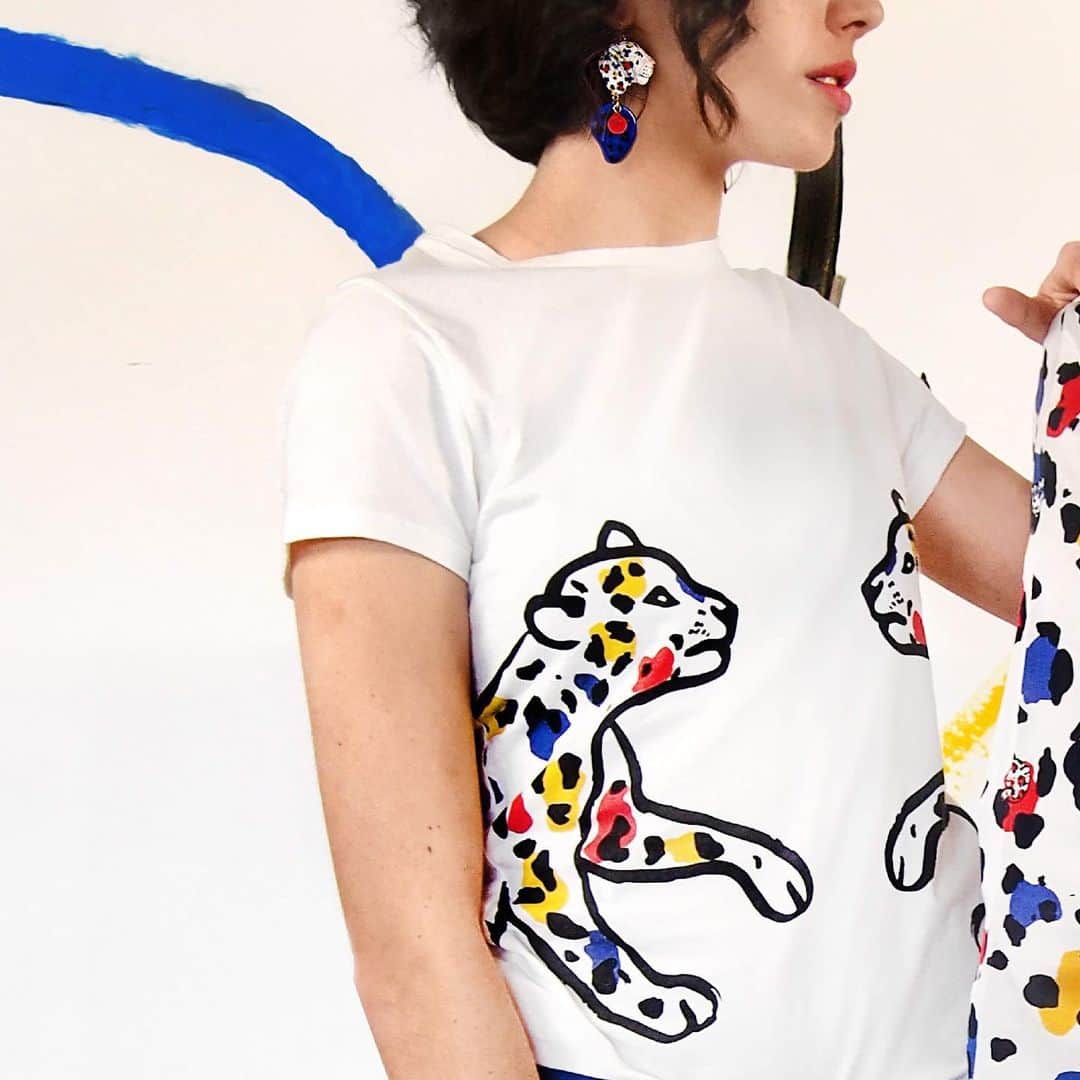 のインスタグラム：「Il est encore temps de découvrir ou (re)découvrir nos T-shirts sauvagement Arty !  Retrouvez les modèles de notre collaboration avec @nachbijoux. (Lien en bio)  It is still time to discover or (RE)discover our wildly Arty T-shirts!  Find the models of our collaboration with @nachbijoux. (Link in bio)  #CastelbajacParisxNach #Collaboration #Castelbajac #Paris #Mode #Collaboration #Exclusive #Happyculture #Bijoux #Clothes #Leopard #Toucan」