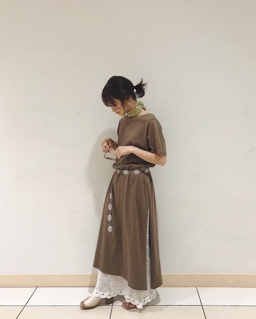 Eri Koyamaさんのインスタグラム写真 - (Eri KoyamaInstagram)「. 今日入荷のスカートは あずさんもイチオシの #かぎ針ニットマキシスカート . ロゴTee合わせも一気に 今年っぽいスタイリングになるよ👌🏻🥭 . #Ungrid #shop_ungrid_eri #fashion #coordinate」5月8日 20時14分 - 6ri___k