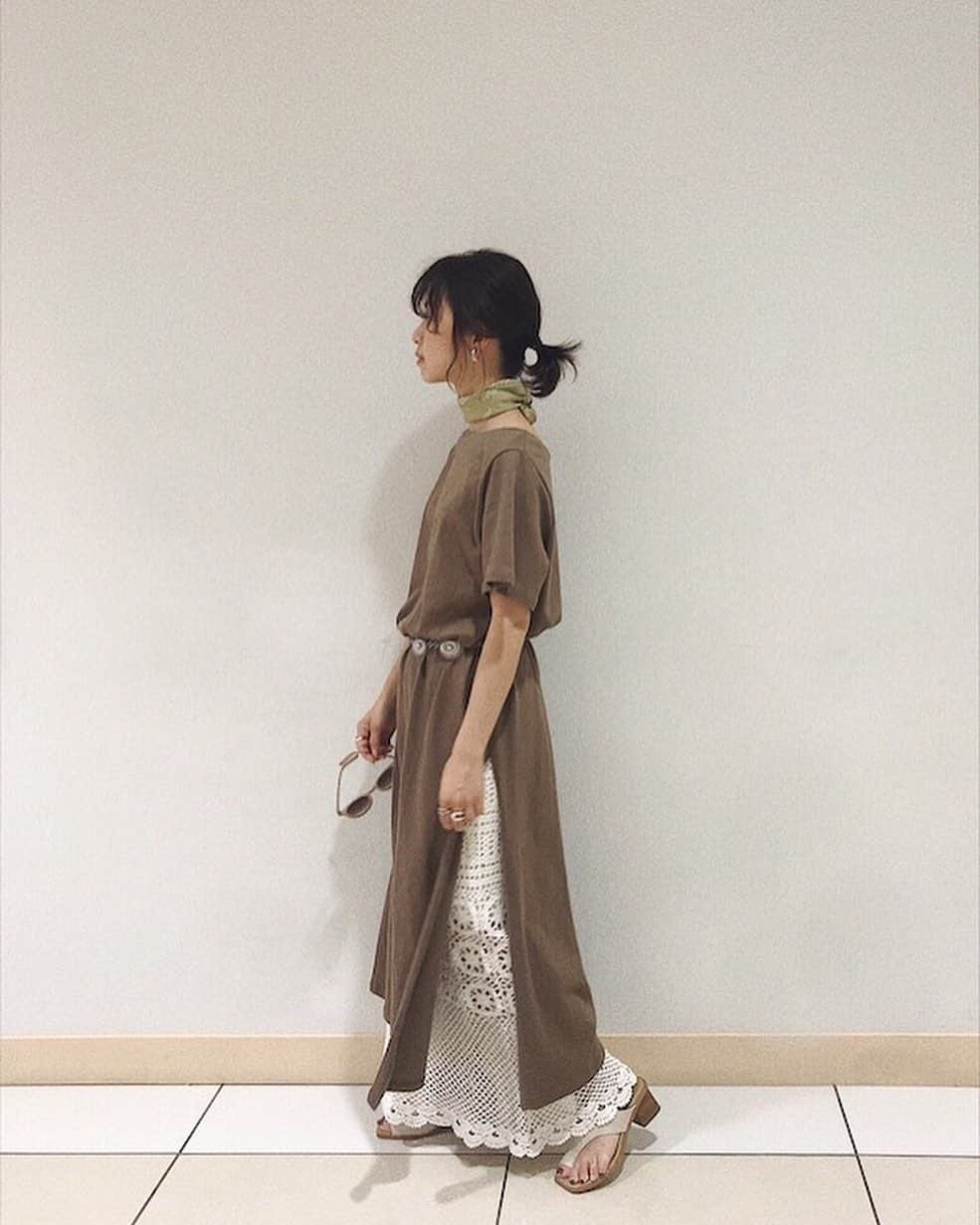 Eri Koyamaさんのインスタグラム写真 - (Eri KoyamaInstagram)「. 今日入荷のスカートは あずさんもイチオシの #かぎ針ニットマキシスカート . ロゴTee合わせも一気に 今年っぽいスタイリングになるよ👌🏻🥭 . #Ungrid #shop_ungrid_eri #fashion #coordinate」5月8日 20時14分 - 6ri___k