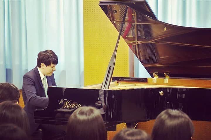 金子三勇士さんのインスタグラム写真 - (金子三勇士Instagram)「Visiting the TCM High School #東京音楽大学付属高等学校 #母校 #レクチャーコンサート #講義 #レクチャー #コンサート #ピアノリサイタル #アウトリーチ #音楽高校 #一日講師 #TokyoCollegeofMusicHighschool #graduatestudent #Oldboy #formerschool #lecture #concert #outreach #piano #education」5月8日 20時17分 - miyujikaneko_official