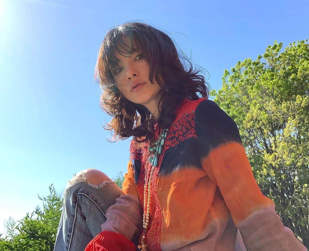 のインスタグラム：「🌞🍀🌷🦋🕊🌈 #spring #sunny #Colourisyou #desigual  #osklen #levis  #青空ミーティング」