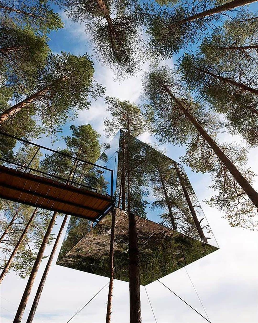 Architecture - Housesさんのインスタグラム写真 - (Architecture - HousesInstagram)「Tree Hotel by Tham & Videgård Arkitekter #sweden . #luxury #luxuryhome #architect #luxuryhouse #arquitectura #luxurylife #luxurylifestyle #_archidesignhome_  #instadaily #homes #homestyle #instagood #homestyling #madrid #architecture #architectureporn #design #modern #architects #hotel #interiordesign #instahome」5月8日 20時19分 - _archidesignhome_