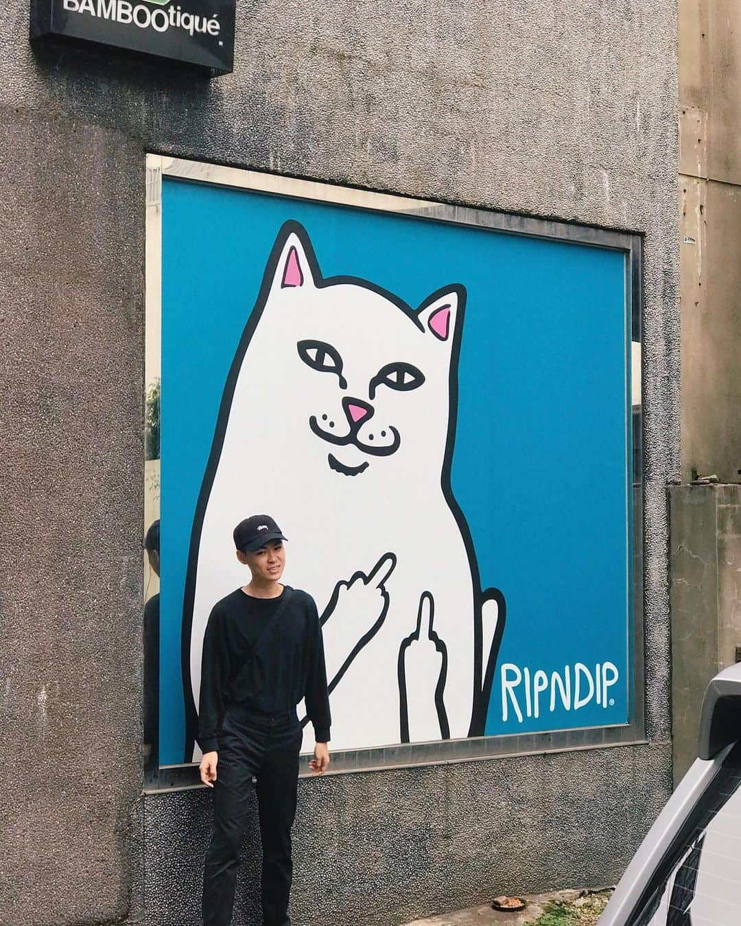 葉晟睿さんのインスタグラム写真 - (葉晟睿Instagram)「新竹一日遊 路上巧遇 ripndip🤟🏻 （📭 疑似是在前往楊家意麵的勝利路上） - #ripndip #hsinchu #ripndiptaiwan #中指貓」5月8日 20時26分 - kalvin.yeh