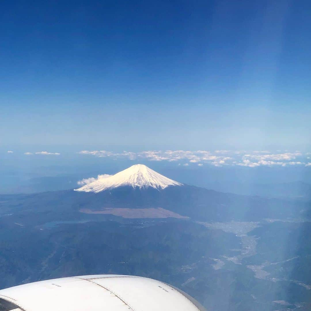 仁藤萌乃さんのインスタグラム写真 - (仁藤萌乃Instagram)「飛行機から見えた富士山。」5月8日 20時31分 - moeno.n_official